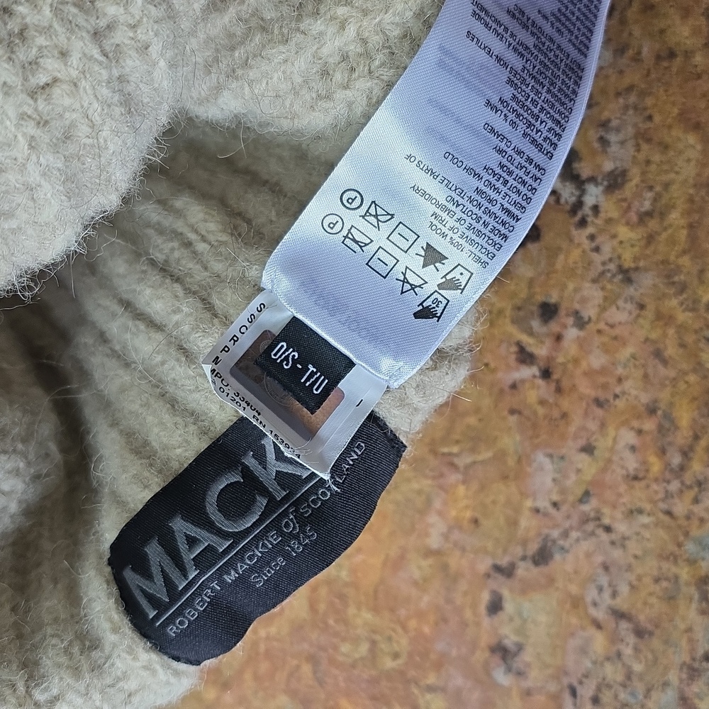 Canada Goose X Robert Mackie Wood Pom Pom Beanie - Picture 5 of 12